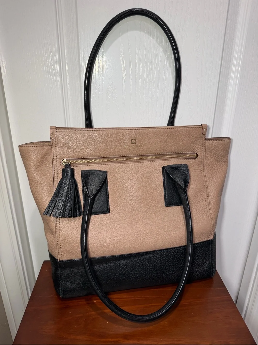 EUC Kate Spade Southport Leather Beige/Black Satchel Tote with Tassel
